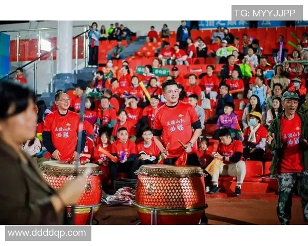 重庆足球杯激情四溢球迷齐聚共庆足球盛宴的热血时刻